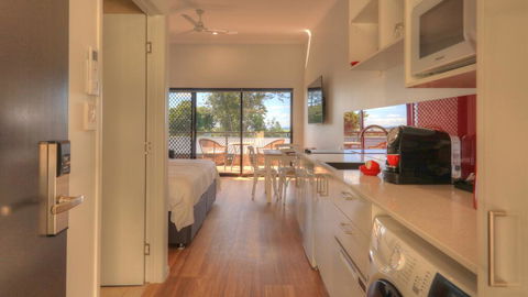 Atherton Apartments - Redcliffe Tourism 0