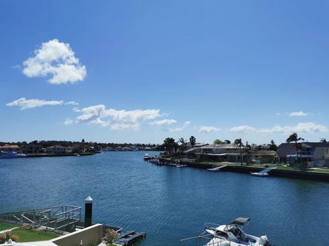 Attached Self Service Waterfront Whole Villa - Sydney - Redcliffe Tourism 0