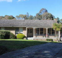 Australian Home Away  Doncaster Grange Park - Redcliffe Tourism