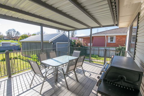 Autumn St - Trendy East Orange - Near CBD - Redcliffe Tourism 3