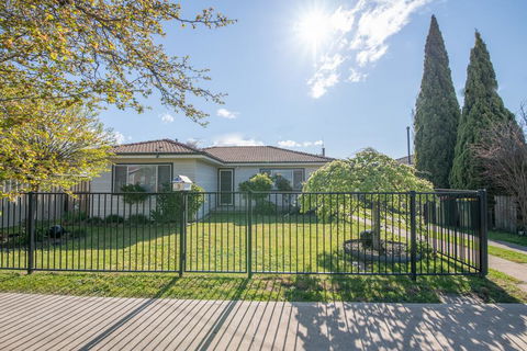 Autumn St - Trendy East Orange - Near CBD - Redcliffe Tourism 0