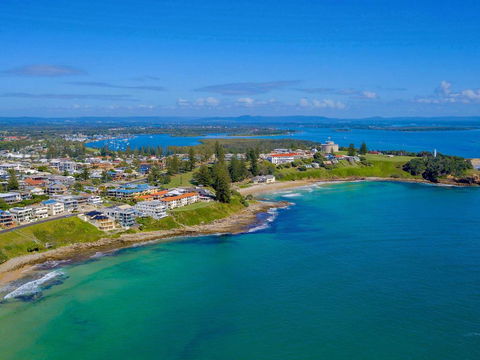 Avalon 4 - Right Across The Road From Convent Beach - Uninterrupted Views - Redcliffe Tourism 3