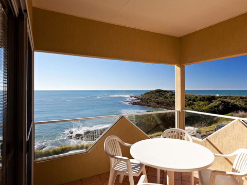 Avalon 4 - Right Across The Road From Convent Beach - Uninterrupted Views - Redcliffe Tourism 2
