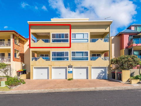 Avalon 4 - Right Across The Road From Convent Beach - Uninterrupted Views - Redcliffe Tourism 1