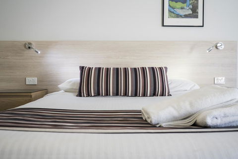 Avoca Beach Hotel - Redcliffe Tourism 3