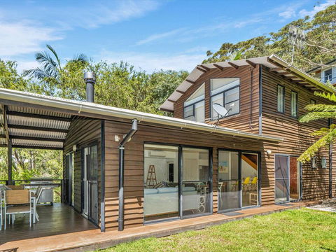 Avoca Beach Living - 84 Avoca Drive, Avoca Beach - Redcliffe Tourism 1