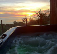 Award Winning Beach Front Retreat - Redcliffe Tourism