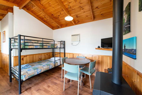 Awonga Cottages - Redcliffe Tourism 1