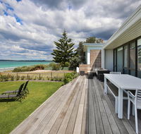 Azure Absolute Beachfront - Pet Friendly - Redcliffe Tourism