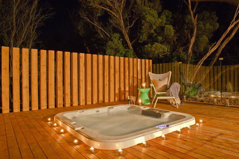 Azure Beach Retreat - Spa Luxury - Redcliffe Tourism 0