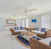 Azure Waters - perfectly positioned with ocean views - Redcliffe Tourism