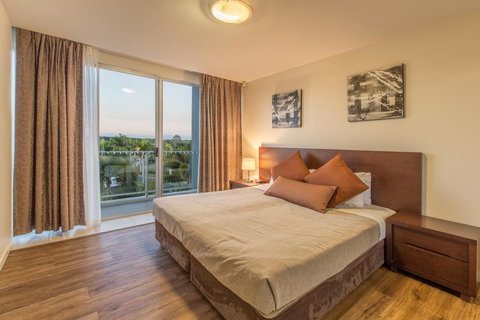 Azzura Greens Resort - Redcliffe Tourism 2