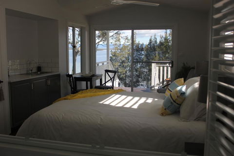 B & B On The Water - Redcliffe Tourism 3