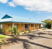 Back Beach Retreat - Redcliffe Tourism