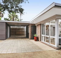 Backyard Bliss - Redcliffe Tourism