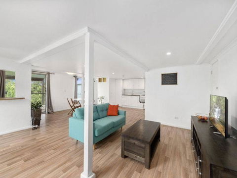 Bailey House - Redcliffe Tourism 0