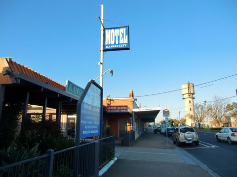 Bairnsdale Kansas City Motel - Redcliffe Tourism 3