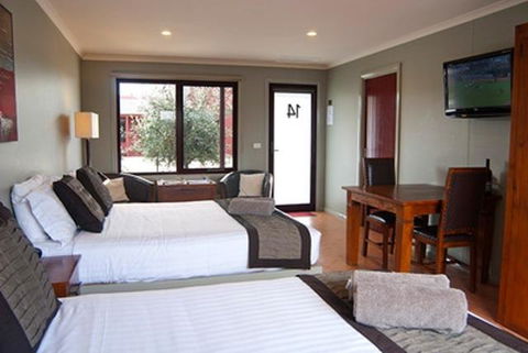 Bairnsdale Motel - Redcliffe Tourism 2
