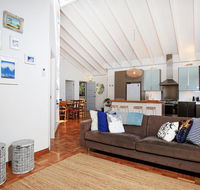 Balena  Culburra - Pet Friendly - 1 Min Walk to Beach - Redcliffe Tourism