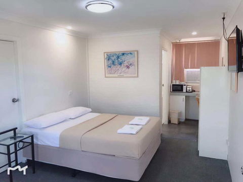 Bananatown Motel - Redcliffe Tourism 1