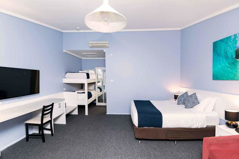 Bay Hotel Motel - Redcliffe Tourism 2