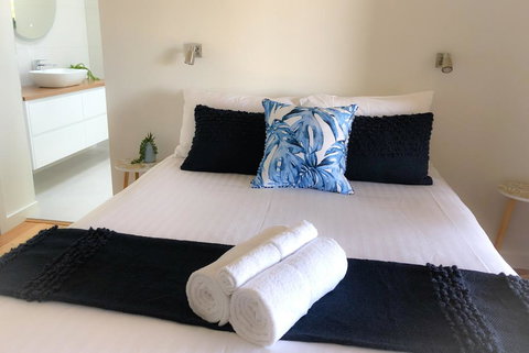 BAY OF FIRES BEACH SHACK Ocean Views From A Modern Beachhouse - Redcliffe Tourism 1