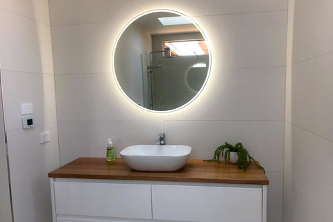 BAY OF FIRES BEACH SHACK Ocean Views From A Modern Beachhouse - Redcliffe Tourism 2