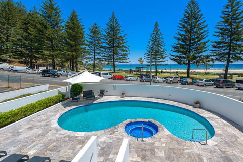 Bayview Apartments Rainbow Bay - Redcliffe Tourism 1