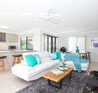 Beach Breeze Holiday House - Redcliffe Tourism