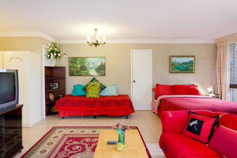 Beach Haven Studio - Redcliffe Tourism 3