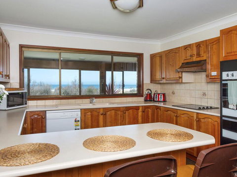 Beach House On Jones Beach - Kiama Accommodation - Redcliffe Tourism 3
