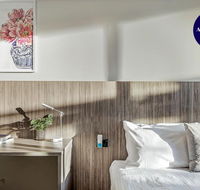 BEACH LOCATION STUDIO // CLOVELLY 1 - Redcliffe Tourism