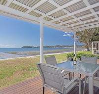 Beached Inn' 93 Foreshore Drive - Spacious beach front house - Redcliffe Tourism