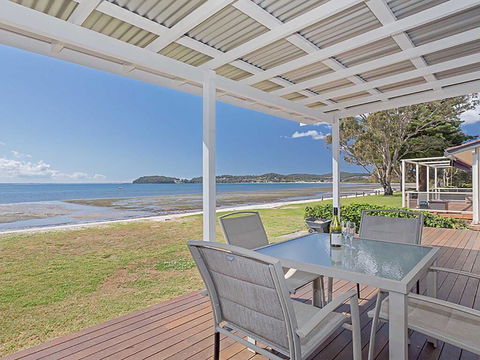 Beached Inn' 93 Foreshore Drive - Spacious Beach Front House - Redcliffe Tourism 0
