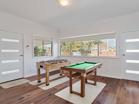 Beached Inn' 93 Foreshore Drive - Spacious Beach Front House - Redcliffe Tourism 1