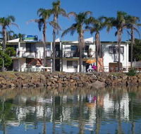 Beachfront 1 25 Willow Street - Redcliffe Tourism