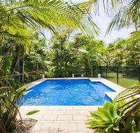 Beachfront Pool House - Absolute beachfront - Redcliffe Tourism
