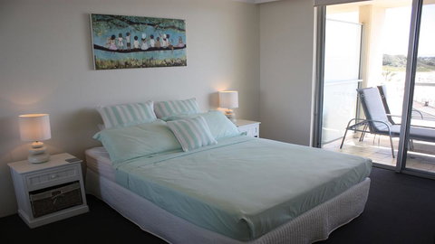 Beachpoint 302 - On The Beach! - Redcliffe Tourism 3