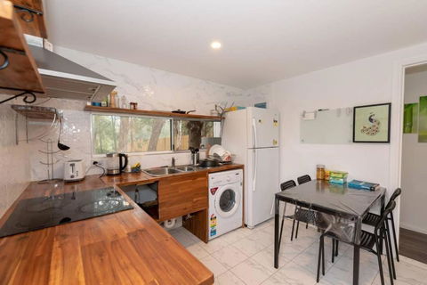 Relaxed Private Double Room In Carramar - Close To Station - Shared Bathroom - Redcliffe Tourism 3