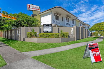 Redcliffe Motor Inn with Redcliffe Tourism