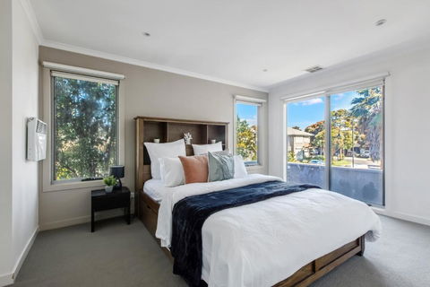 Ringtail Retreat - Contemporary Family Comforts - Redcliffe Tourism 2