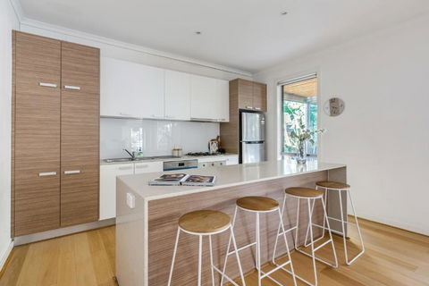 Ringtail Retreat - Contemporary Family Comforts - Redcliffe Tourism 3