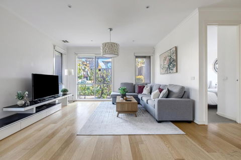 Ringtail Retreat - Contemporary Family Comforts - Redcliffe Tourism 0