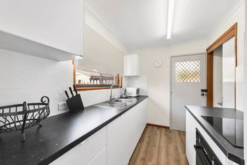Redcliff 2 Bedroom Townhouse with Redcliffe Tourism