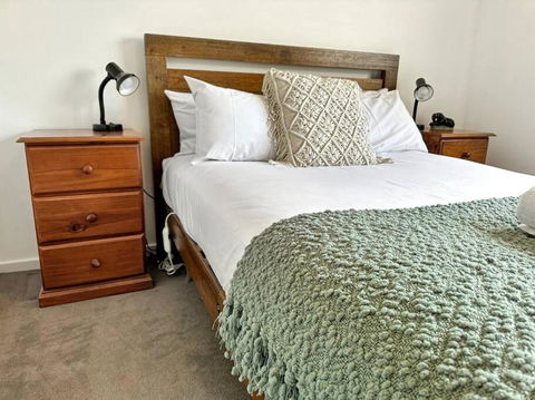 Reel Close! Walk To Everything. Sleeps 6 - Redcliffe Tourism 2