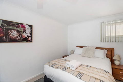 Reel Close! Walk To Everything. Sleeps 6 - Redcliffe Tourism 3