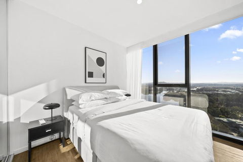 Refined 2-Bed With Luxurious Building Amenities - Redcliffe Tourism 3