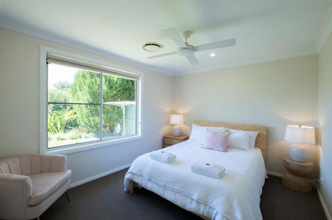 Regand Retreat - Luxurious Family Home, Pool - Redcliffe Tourism 1