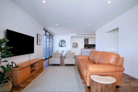 Regatta Hideaway - A Breezy Balcony Residence - Redcliffe Tourism 3