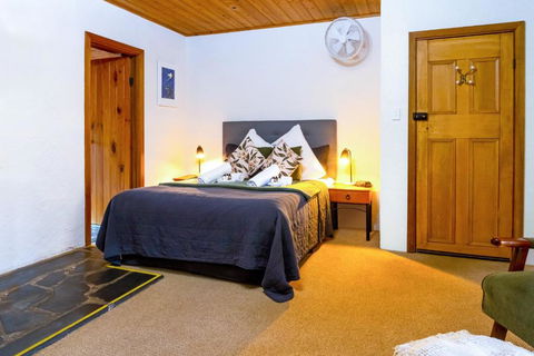 Reillys Wines Heritage Cottages - Redcliffe Tourism 2